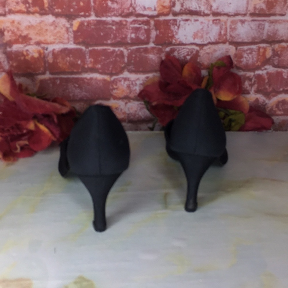 Vintage Step Up Elegant Black Satin Pumps with Rhinestone Detail - Picture 7 of 9